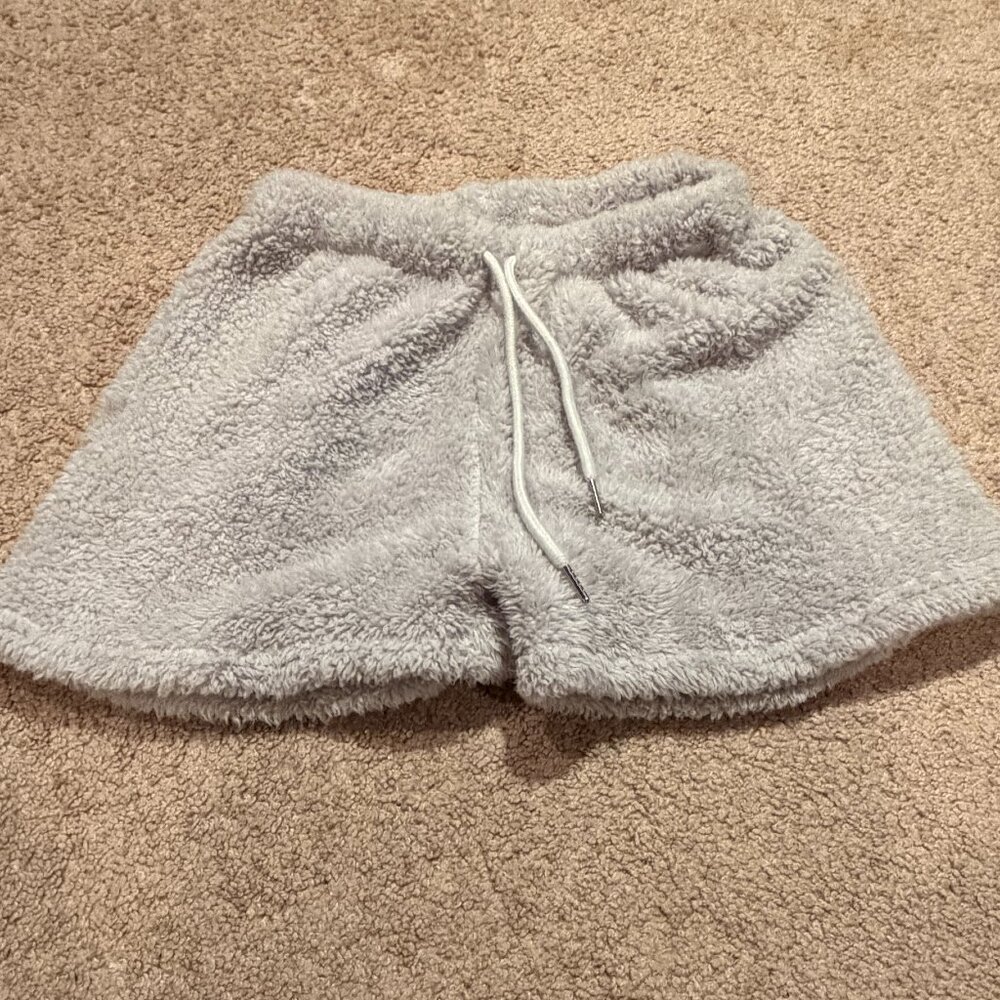 FUZZY GRAY PAJAMA SHORTS WOMENS MEDIUM (fits like a small)